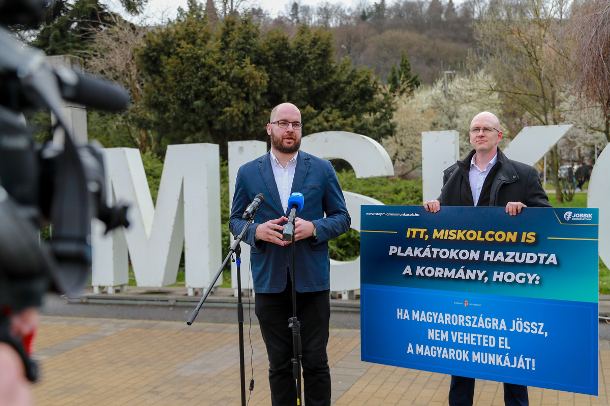 Z. Kárpát Dániel: Normális bérszínvonal mellett magyar embert is találnának a betöltetlen állásokba
