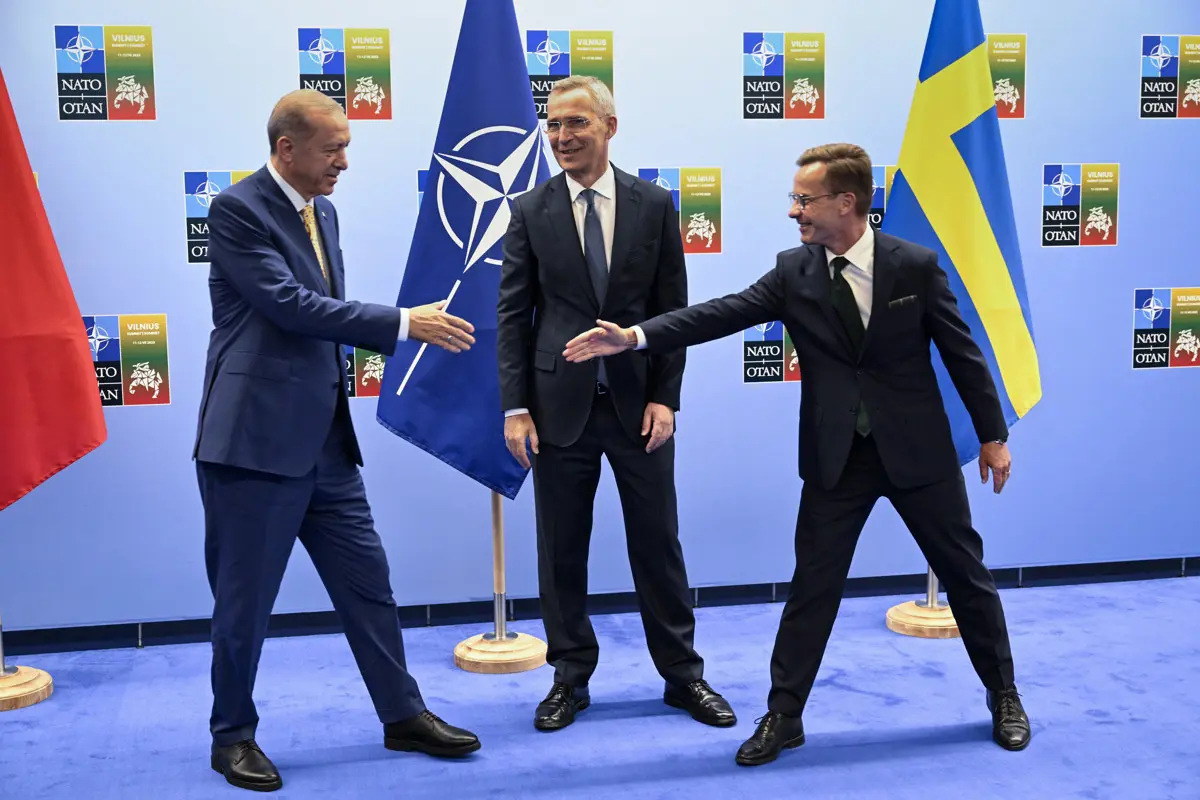 A török elnök is magára hagyta Orbán Viktort, amikor úgy döntött, támogatja a svédek NATO-tagságát