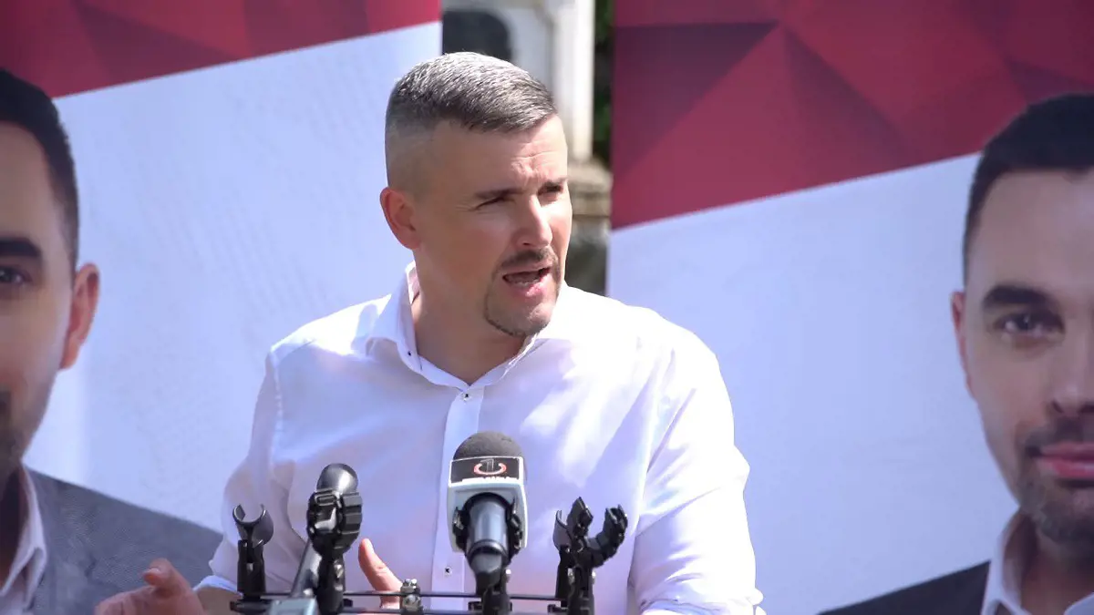 Fideszes aktivisták zavarták meg Jakab Péter fórumát Ercsiben
