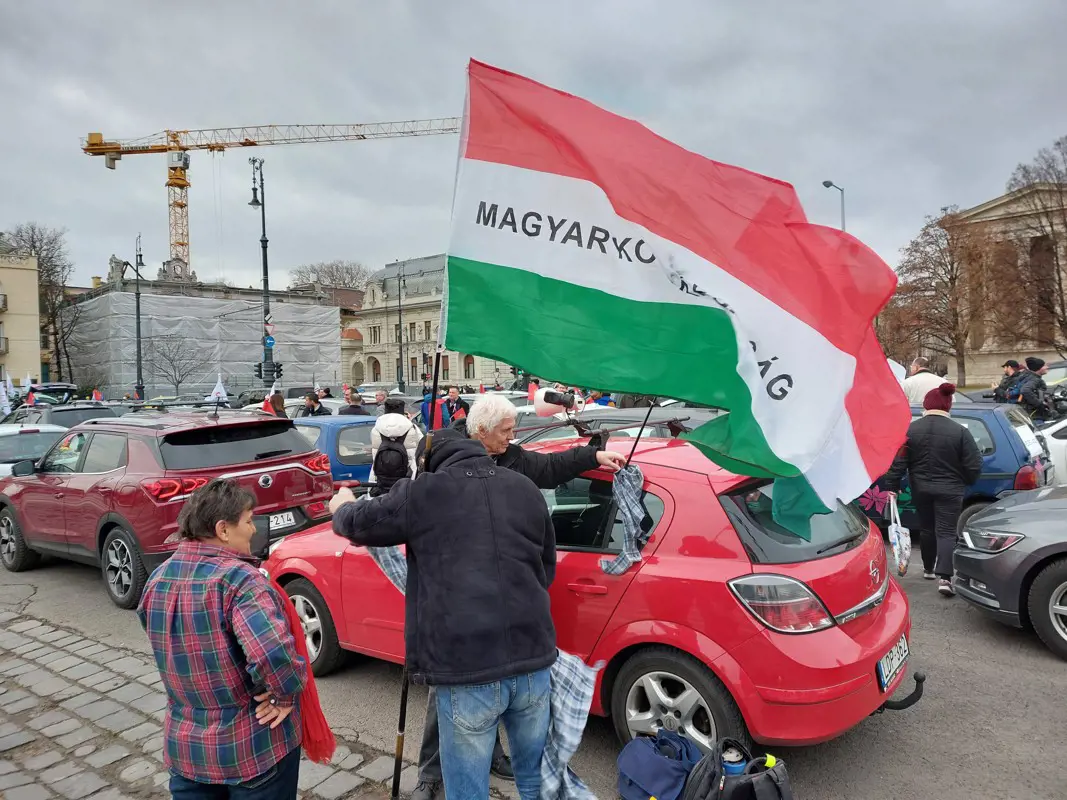 Rendben zajlott a pedagógusokkal szolidáris autósok demonstrációja a fővárosban