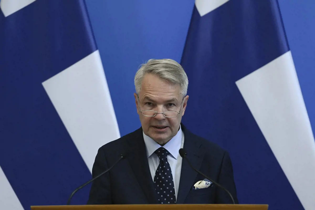 A finn külügyminiszter akár Svédország nélkül is fontolóra venné a NATO-csatlakozást