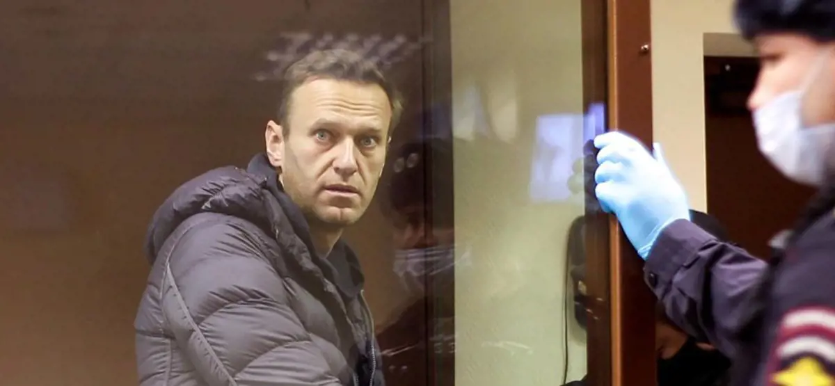 Putyin egy interjúban azt mondta, szerinte nem lehet garantálni, hogy Navalnij élve kikerül a börtönből