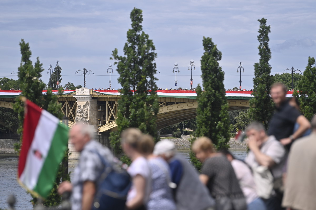 Magyar Péter: Ez minden idők legkisebb érdeklődést kiváltó “béke”menete