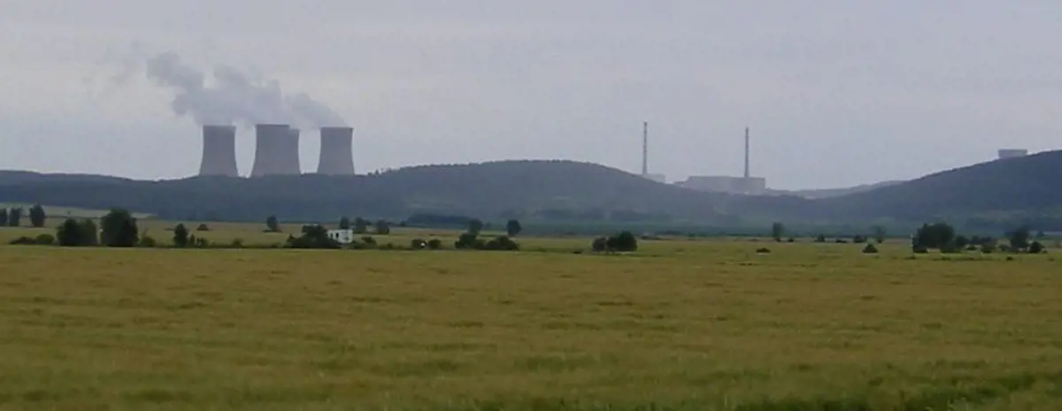 Állítólag nukleáris katasztrófával fenyeget a szlovákiai atomerőmű – ugyanúgy csúszik, mint a paksi projekt