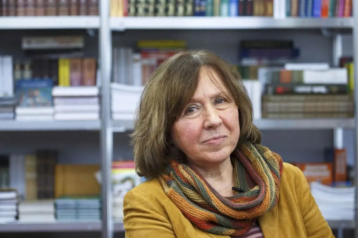 Nem működik együtt a hatóságokkal a Nobel-díjas belarusz írónő, a Csernobili ima szerzője