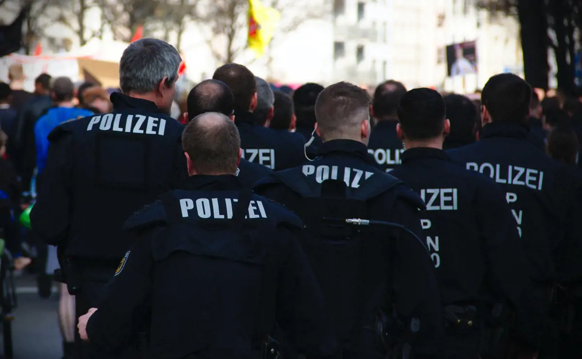 Puccs tervezésével gyanúsított szélsőjobboldaliakra csapott le a német rendőrség
