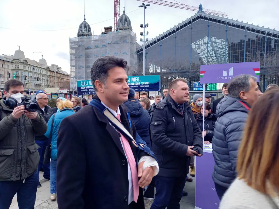 A külhoni magyarokkal találkozik az ellenzék miniszterelnök-jelöltje