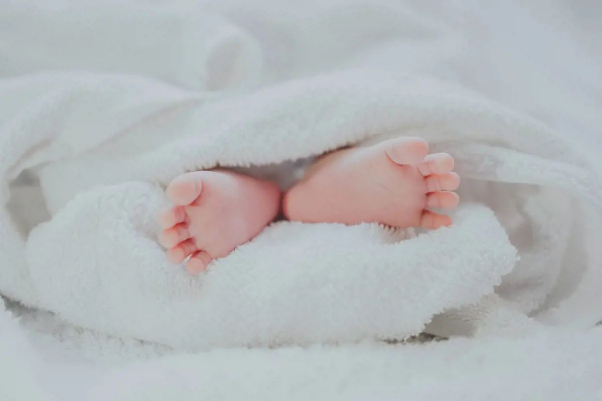 Különleges kezdet: 2023 első újszülöttjének, Závennek nincs hivatalos névnapja