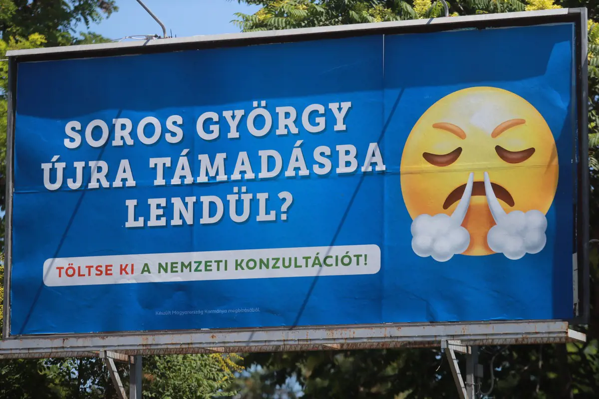 A rendőrség szerint rendben vannak a kormány primitív emojis plakátjai