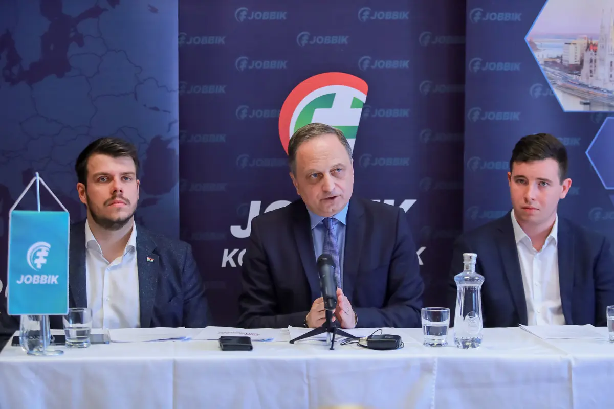 Az autósok túladóztatását szüntetné meg a Jobbik-Konzervatívok közlekedési programja