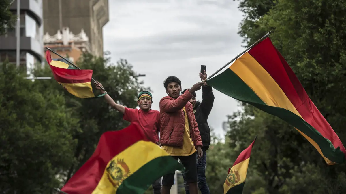 Ideiglenes elnökké nyilvánította magát a szenátus egyik alelnöke Bolíviában