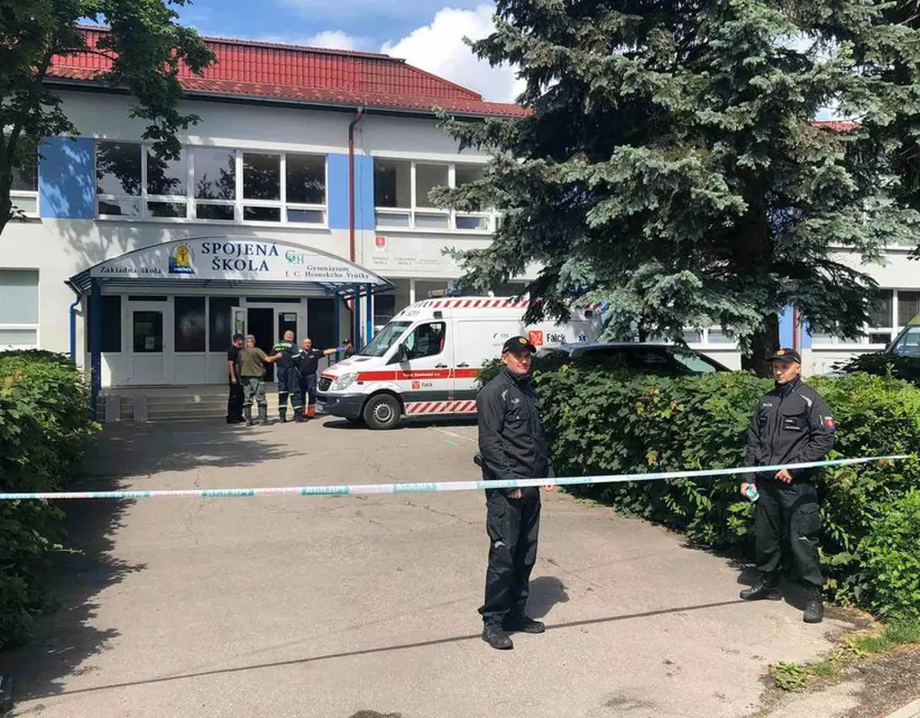 Halálos iskolai késelés Szlovákiában - egyelőre nem tudni, miért ölt a volt diák