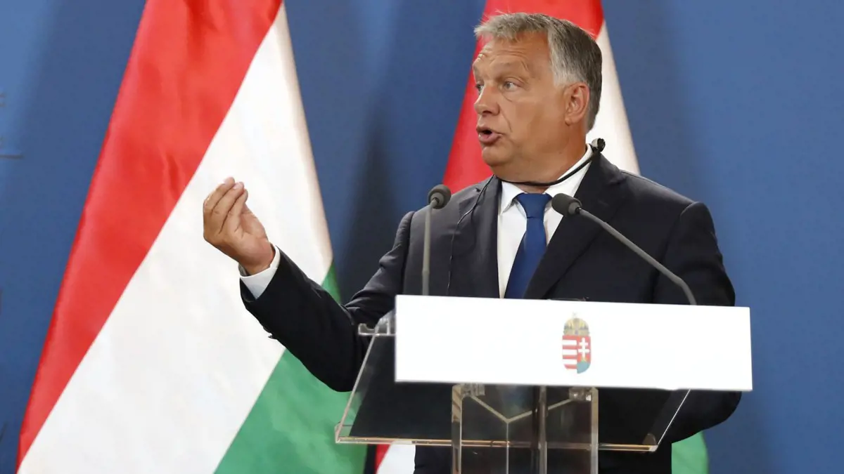 Az olasz külügyminiszter közölte Orbánnal, hogy inkább a saját portáján söprögessen