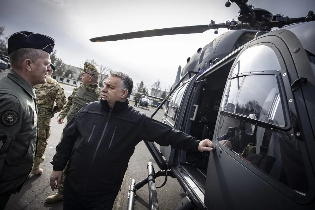 "Árnyék vetült": A Sputnik is arról ír, hogy Orbán májusban helikoptereket engedne át Ukrajnába