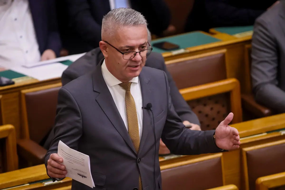 Dudás Róbert: szinte nincs olyan nap, hogy ne lenne autó a szerpentin szakadékában