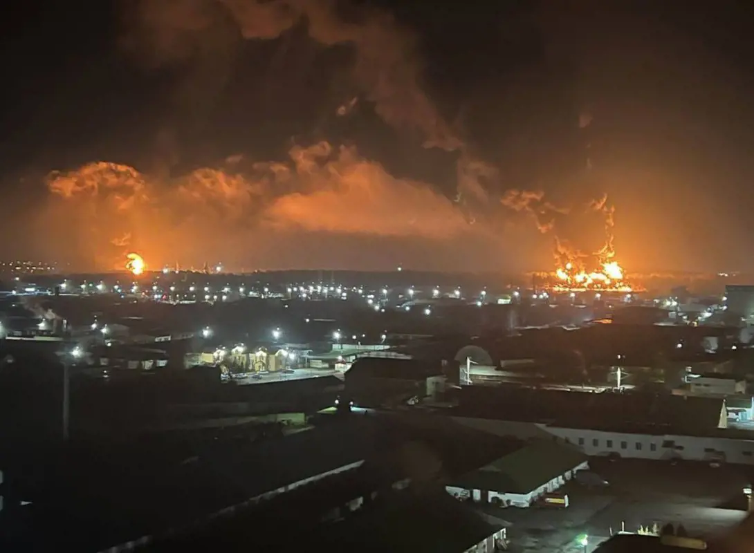 Hatalmas lángokkal égett Brjanszkban két olajraktár