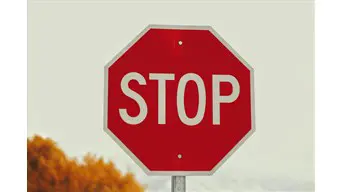 Év végéig marad a kamatstop