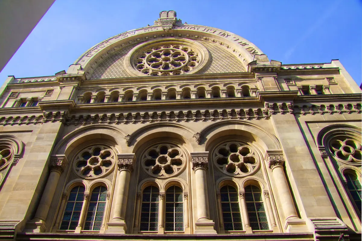 Bántalmaztak egy zsinagógából kilépő férfit Párizsban