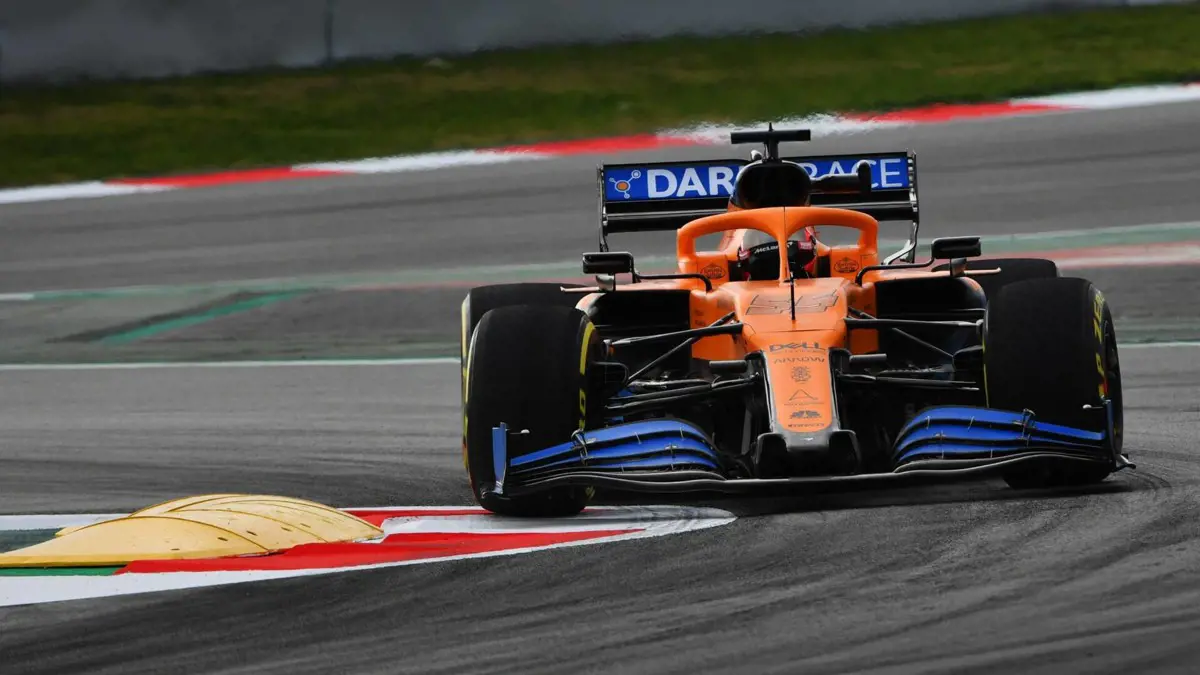 Koronavírusos csapattag az F1-ben, a McLaren visszalépett
