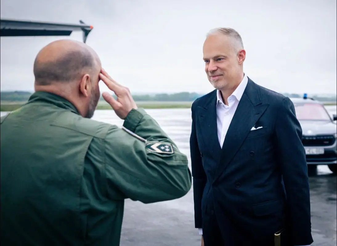 Kiszivárgott egy hangfelvétel a honvédelmi miniszterről, már reagált is rá