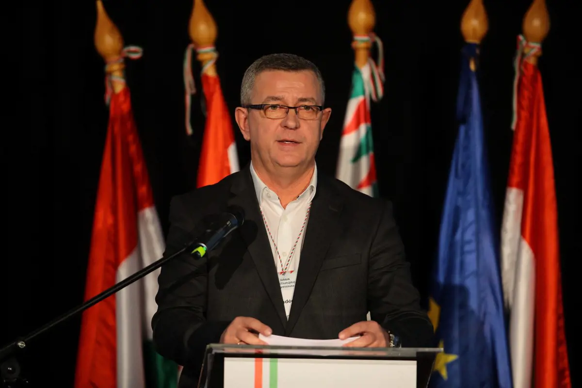 „Az a veszélyhelyzet már nem is fog elmúlni” - ezért tartja trükknek Orbán lépését a Jobbik alelnöke