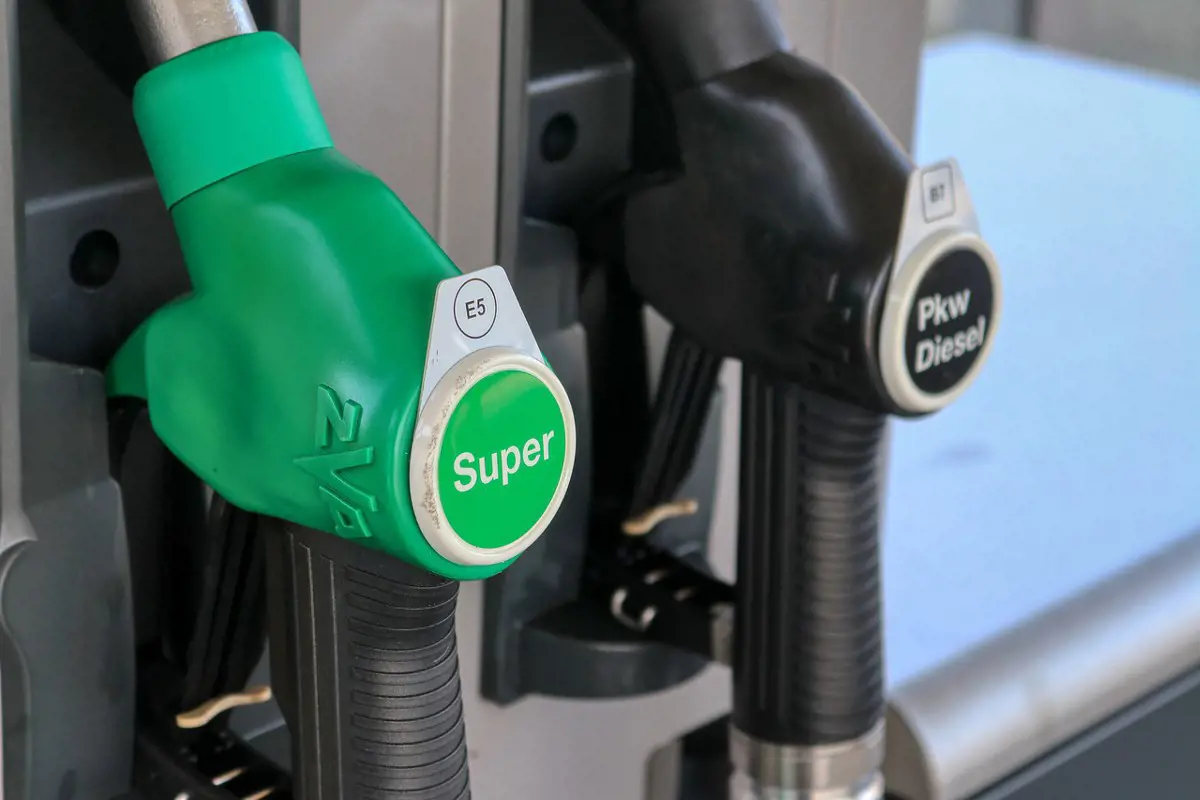 A benzin és a gázolaj ára is emelkedéssel zárja az évet