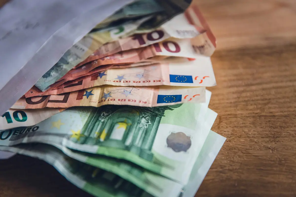 Ennyiért vehet szerdán eurót a nyaraláshoz
