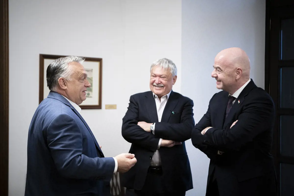 Orbán a FIFA elnökével és Csányi Sándorral folytatott titokzatos megbeszélést a Karmelitában