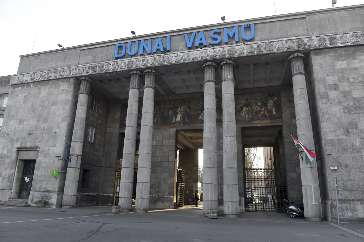 Három éve nem emelkedtek a bérek, sztrájkra készülnek a dolgozók a Dunaferr Libertynél