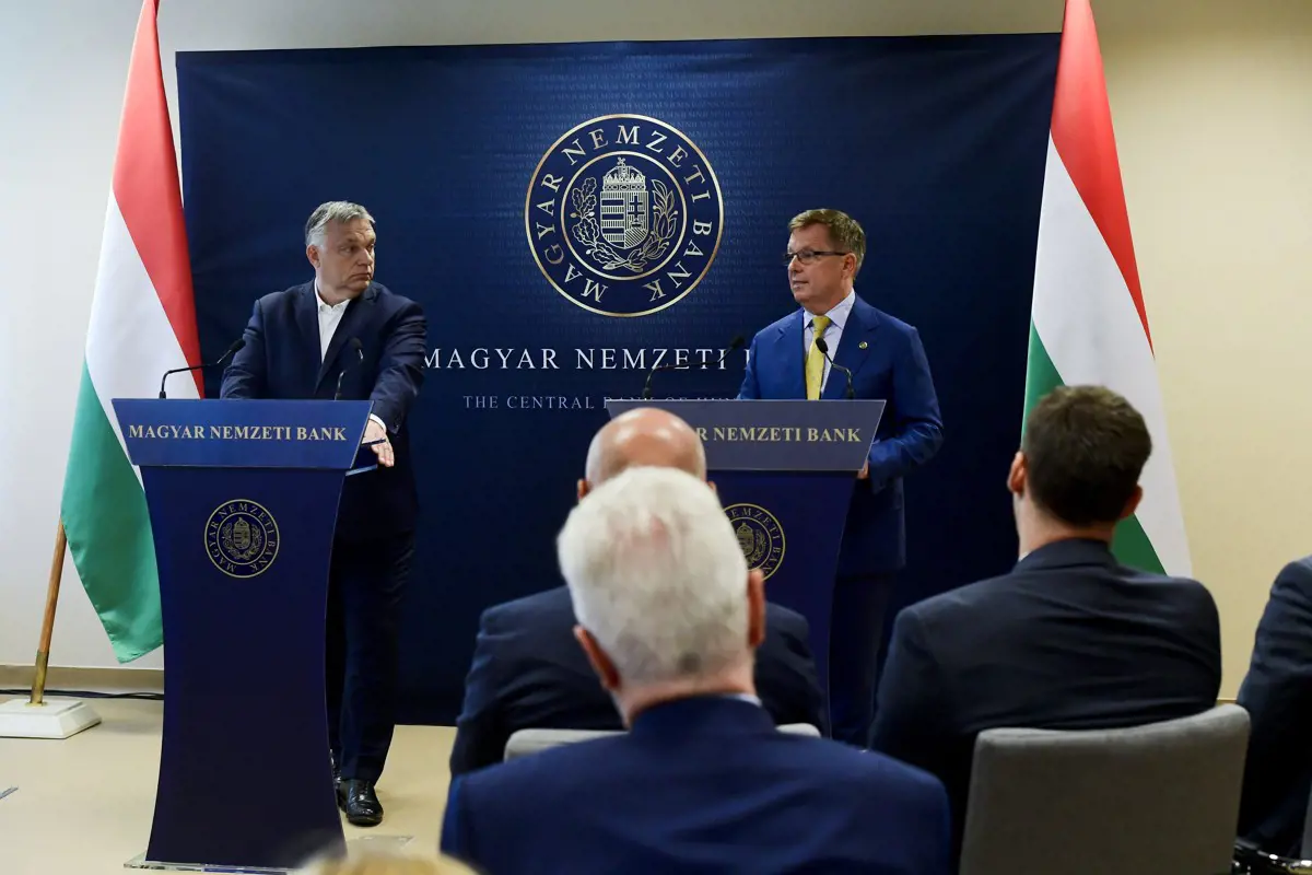 Miért kell alaptörvényben és kormányon is védeni a forintot? Miért gyengíti a pénzünket az Orbán-kormány?