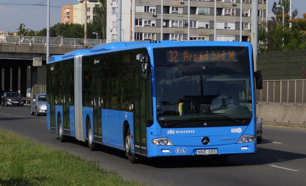 A járványra hivatkozva elvette a kormány Budapesttől az új buszokra szánt pénzt