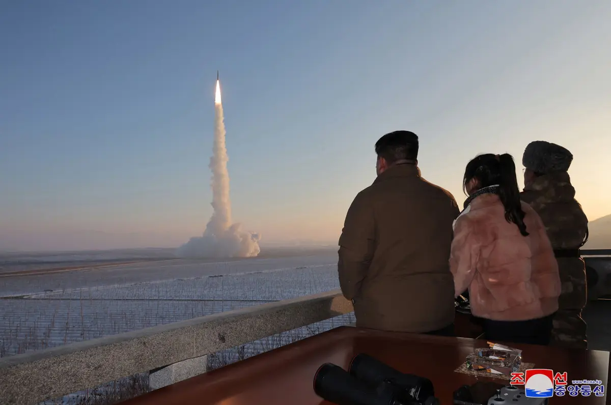 Oroszország észak-koreai rakétákat használ, Magyarország ezt nem ítéli el