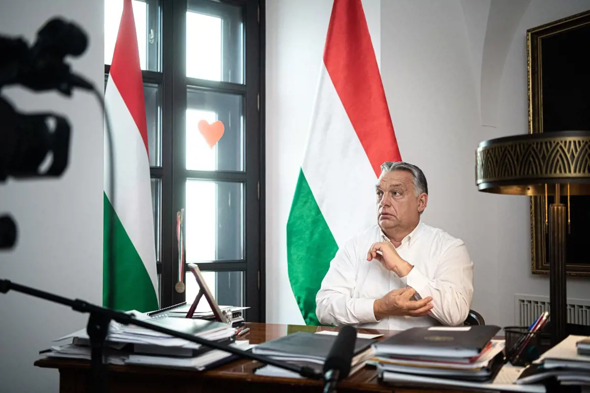 Orbán Viktor mindenkit figyelmeztetett
