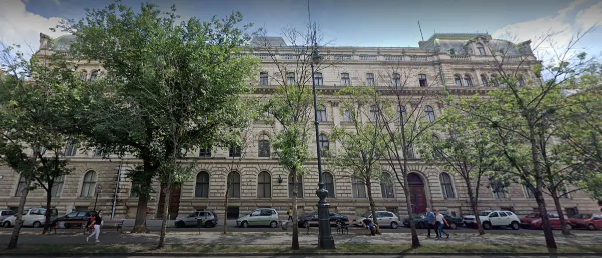 A magyar állam privatizálja a régi MÁV-székházat és a siófoki Erzsébet Szállodát