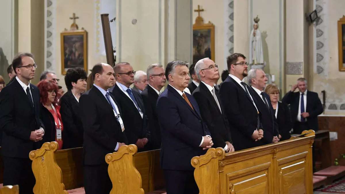 Orbán Viktor nem hallgatja meg a pápát a csíksomlyói szentmisén