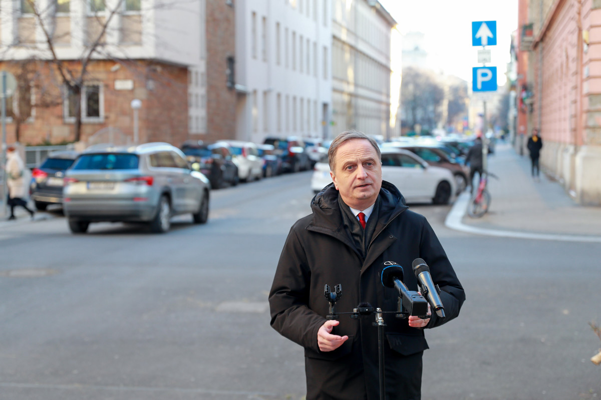 Brenner: Itt az idő, hogy tégláról téglára bontsuk le a rendszert, a következő tégla Polt Péter!