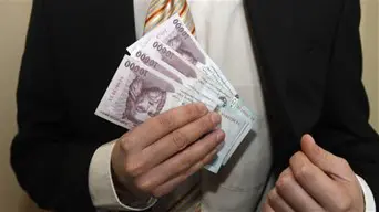 A nyugdíjak 3,2, a miniszteri fizetések 9,8 százalékkal nőttek