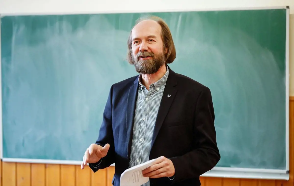 Horváth Péter: „Azt javasolnám államtitkár úrnak, hogy a tanintézmények nagyobb önállóságot kapjanak”