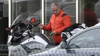 Újabb régi motoros hagyja ott a parlamentet