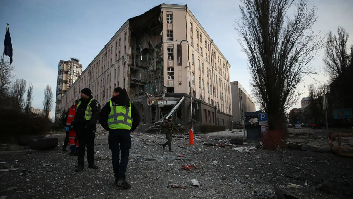 Ötödik éjszaka támadják az oroszok drónokkal Kijevet, lakóépületek semmisültek meg