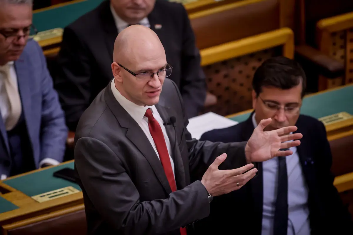 Z. Kárpát Dániel: a devizásokkal szemben egy kifosztó gépezet üzemel, a kormányzat pedig hagyja ezt