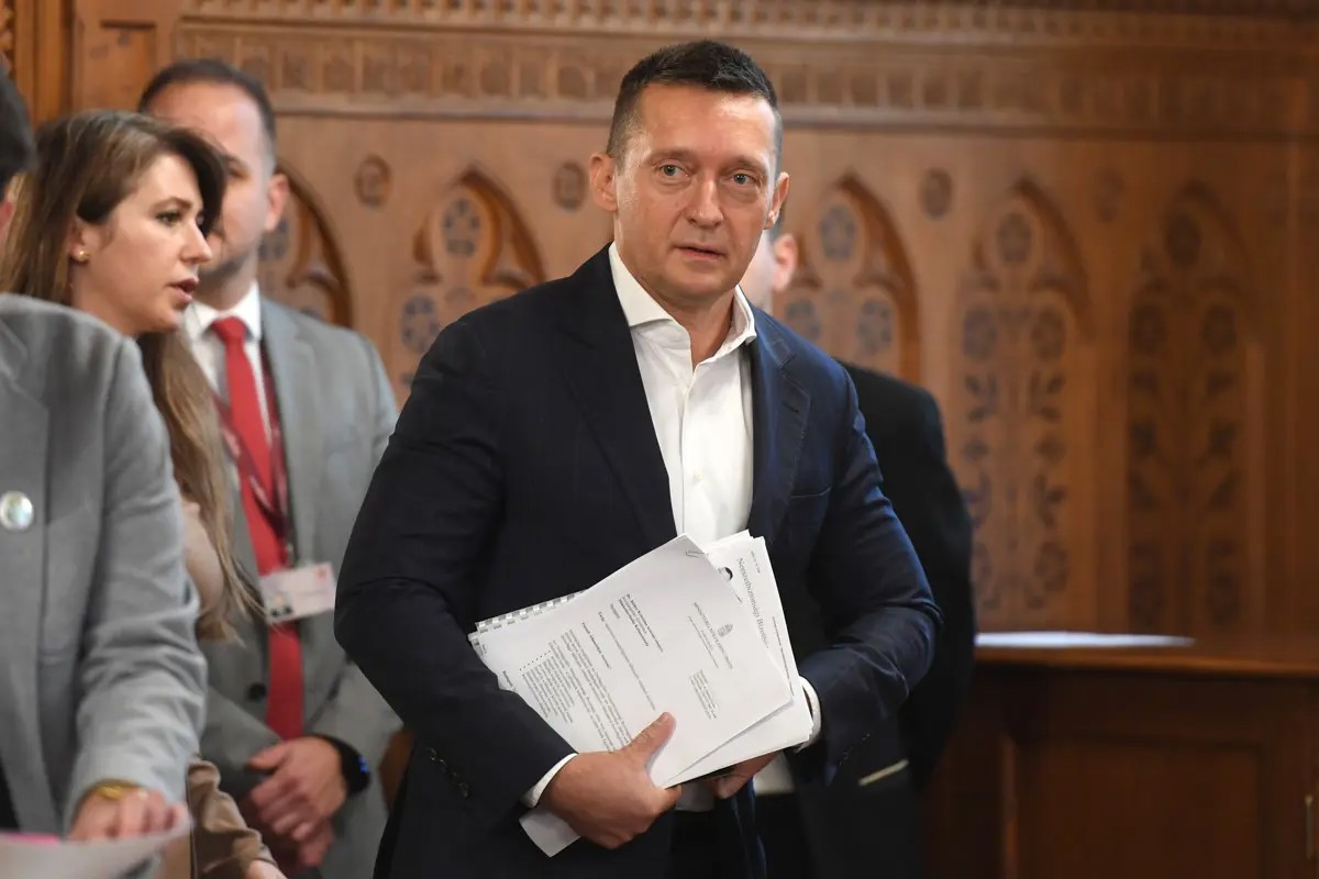 A Rogán-féle Kabinetiroda több mint 380 ezer telefonszámot adott át egy propagandakampányhoz