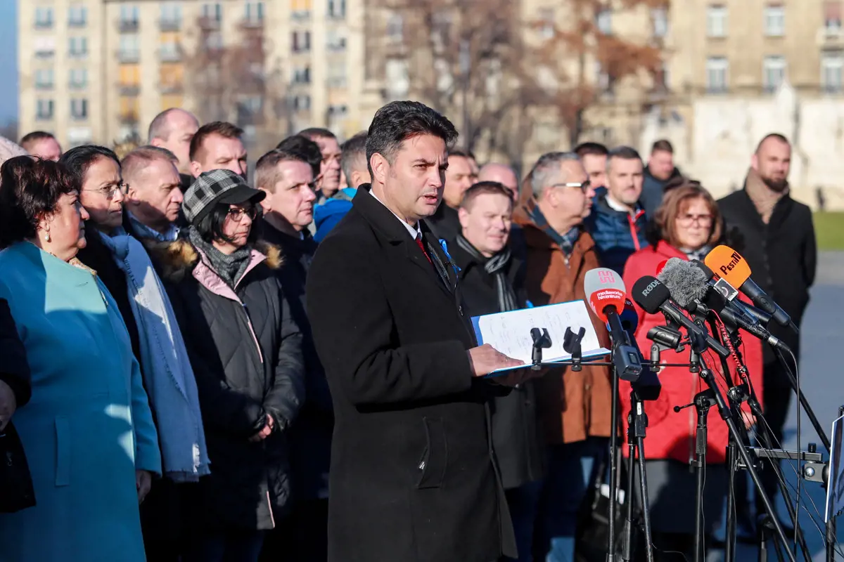 A Závecz szerint az ellenzék és a Fidesz népszerűsége is csökkent decemberben