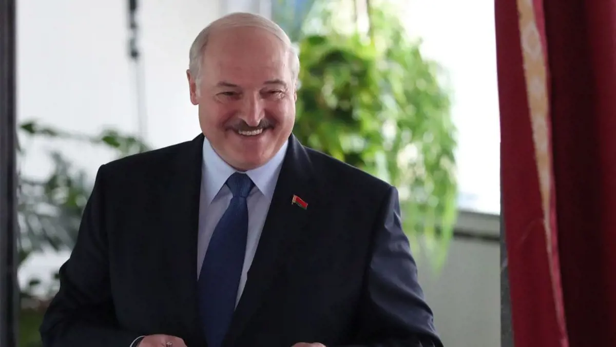 Lukasenka hívei ellentüntetésbe kezdtek, maga az elnök is megjelenhet közöttük