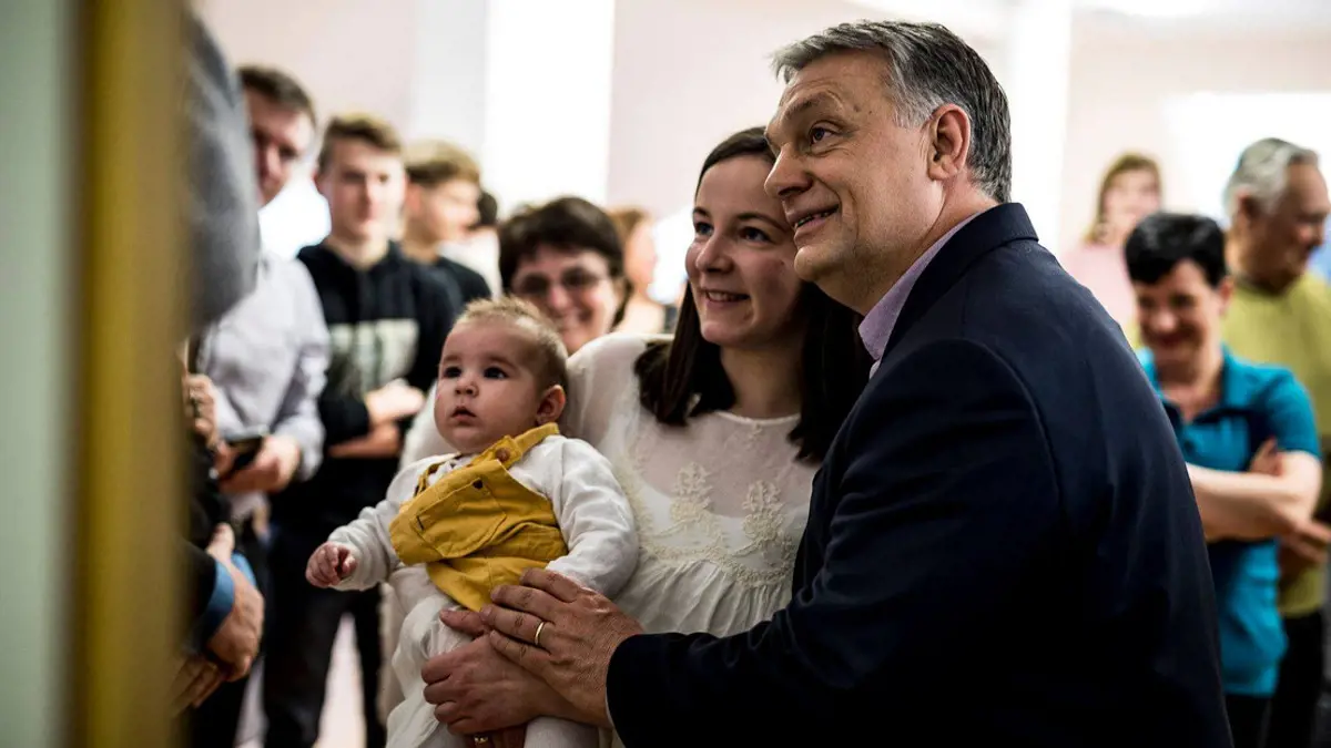 "Sok lány libidója visszaeshetett, mert nem akarnak Orbán Viktorra gondolni, mikor gyermeknemzésről van szó"