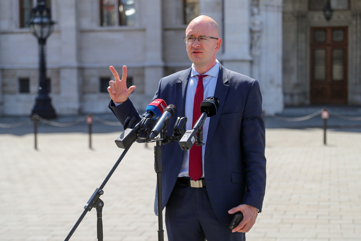 Jobbik: Valódi megoldást a devizahitelezés áldozatainak problémáira!