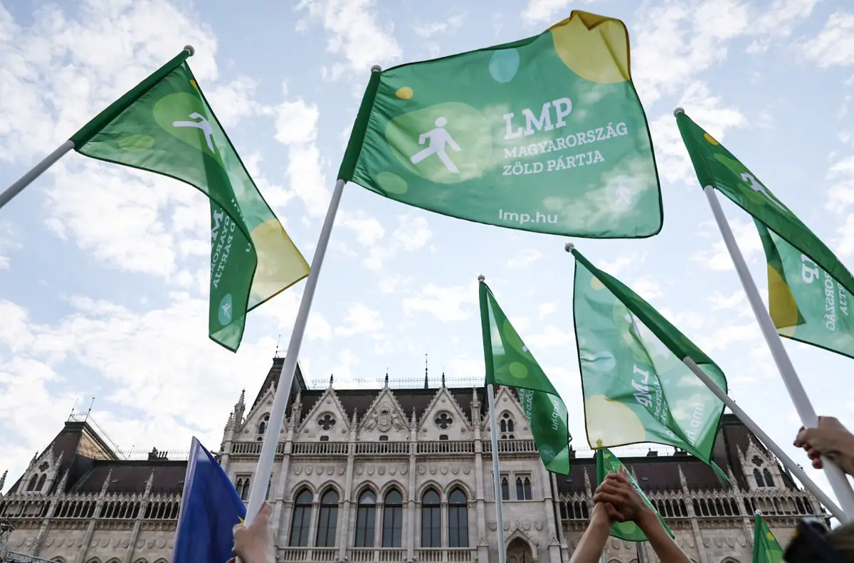 Schmuck Erzsébetet és Ungár Pétert választotta meg társelnököknek az LMP kongresszusa