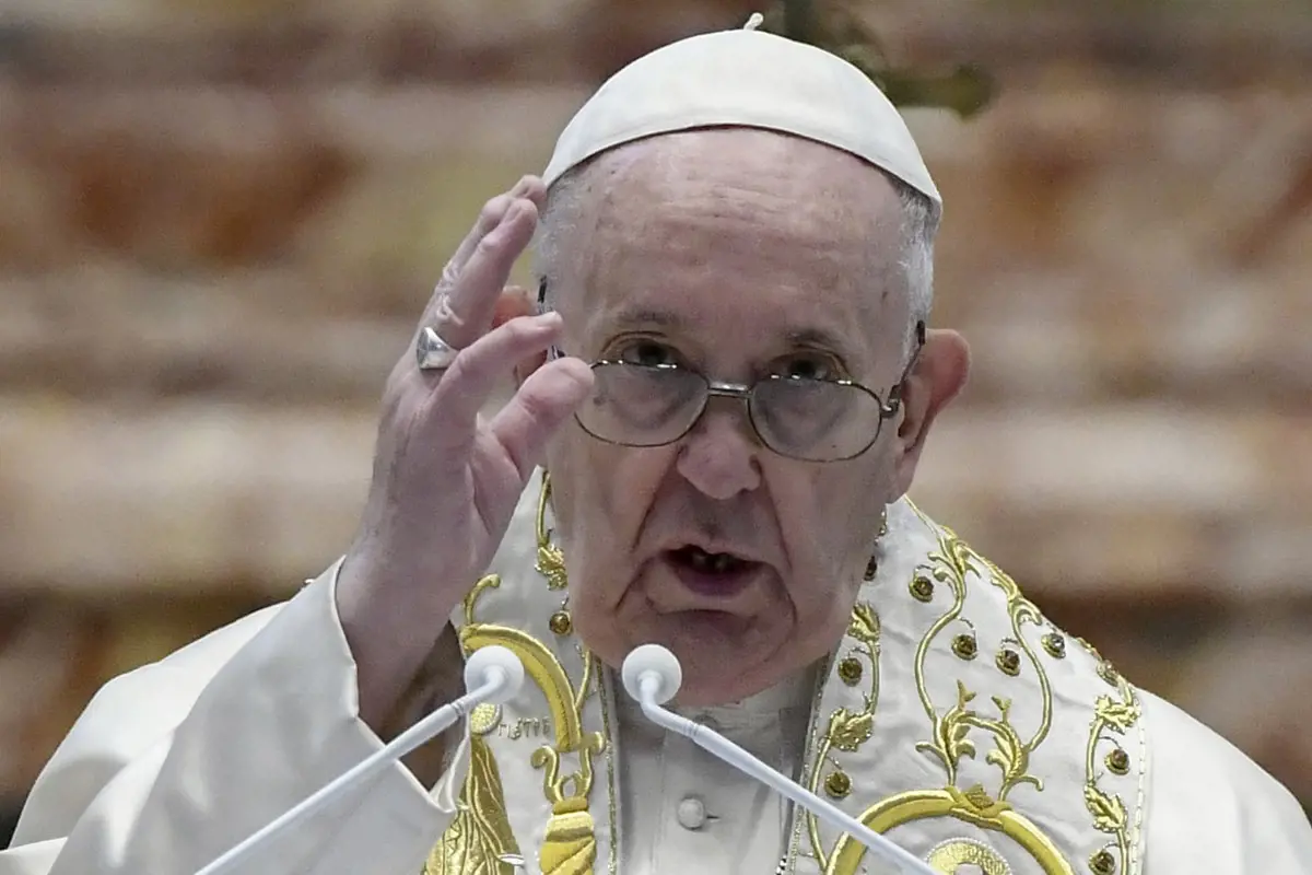 Ferenc pápa a fegyverek letételére szólított fel