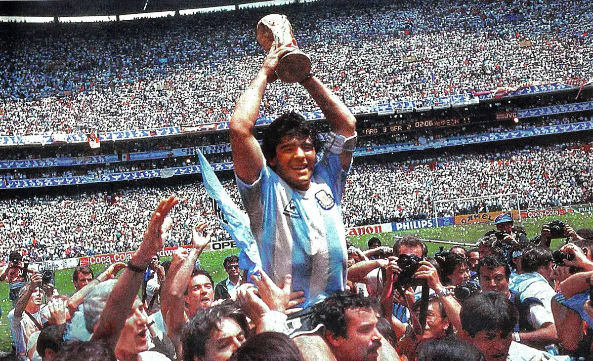 Kétmillió dollárért megvehető Maradona legendás meze, amit a '86-os világbajnokságon viselt