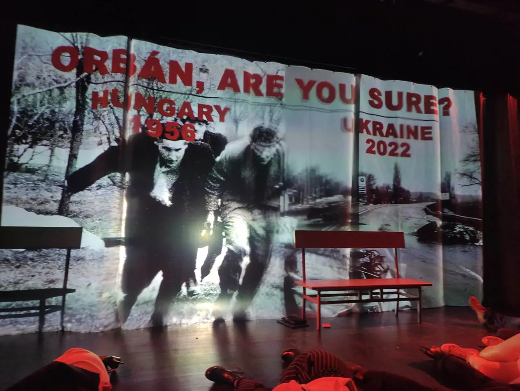 „Orbán, biztos vagy benne?” – üzenték Vidnyánszky színházi fesztiválján litván színészek
